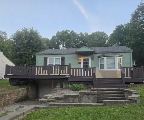3111 NE 39th St, Kansas City, MO 64117