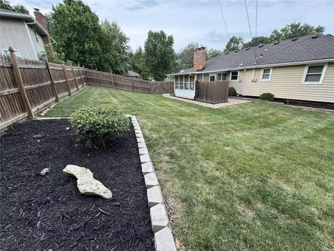 Exterior - 4408 S Mills St, Independence, MO 64055 photo 5 of 10