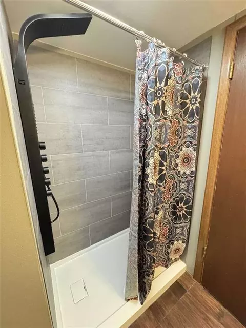 Bath - 4408 S Mills St, Independence, MO 64055 photo 6 of 6