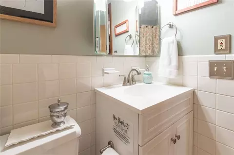 Bath - 4408 S Mills St, Independence, MO 64055 photo 4 of 6