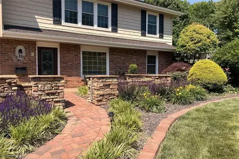 Exterior - 4408 S Mills St, Independence, MO 64055 photo 2 of 10