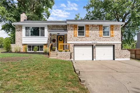 Exterior - 15412 E 42nd Pl, Independence, MO 64055 photo 2 of 12