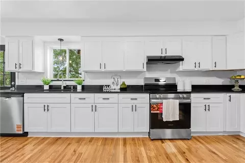 Kitchen - 15412 E 42nd Pl, Independence, MO 64055 photo 4 of 4