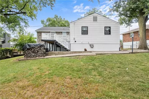Exterior - 15412 E 42nd Pl, Independence, MO 64055 photo 9 of 12
