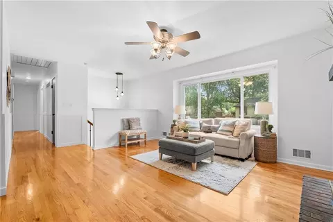 Living - 15412 E 42nd Pl, Independence, MO 64055 photo 2 of 4