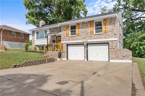 Exterior - 15412 E 42nd Pl, Independence, MO 64055 photo 3 of 12