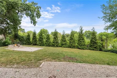 Exterior - 15412 E 42nd Pl, Independence, MO 64055 photo 10 of 12