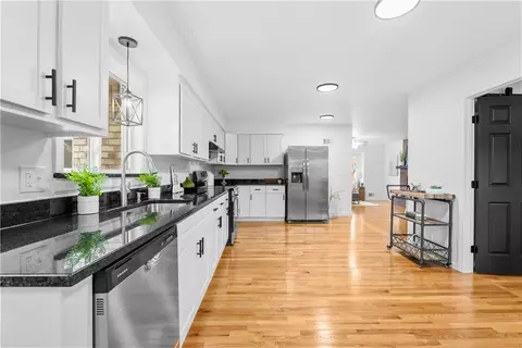 Kitchen - 15412 E 42nd Pl, Independence, MO 64055 photo 2 of 4