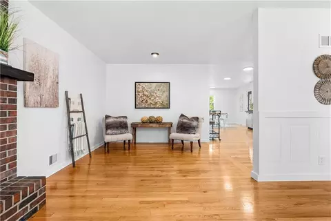 Living - 15412 E 42nd Pl, Independence, MO 64055 photo 4 of 4