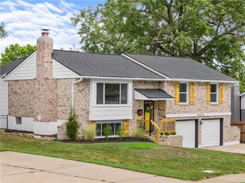 Exterior - 15412 E 42nd Pl, Independence, MO 64055 photo 6 of 12