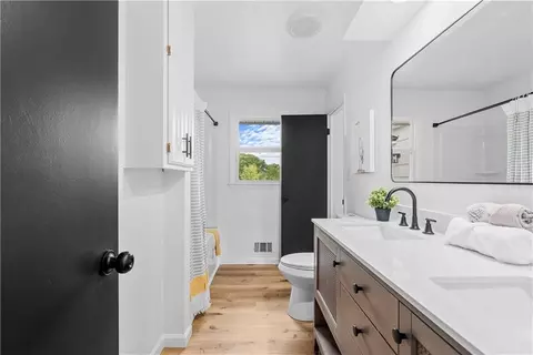 Bath - 15412 E 42nd Pl, Independence, MO 64055 photo 3 of 4