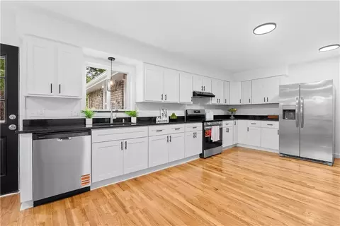 Kitchen - 15412 E 42nd Pl, Independence, MO 64055 photo 3 of 4
