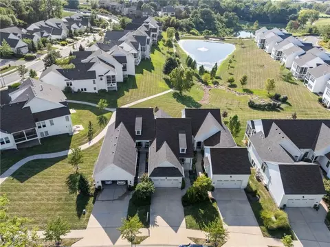 6140 Lime Stone Ct, Parkville, MO 64152