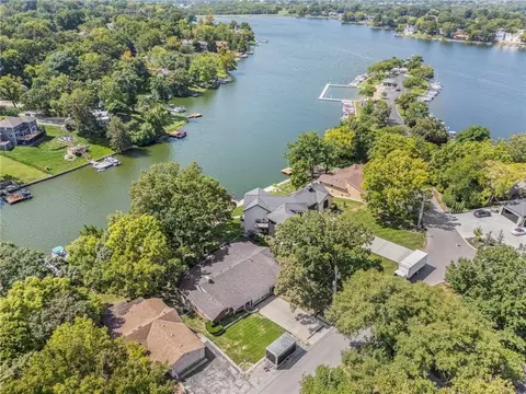 9609 NW 77th Ter, Weatherby Lake, MO 64152