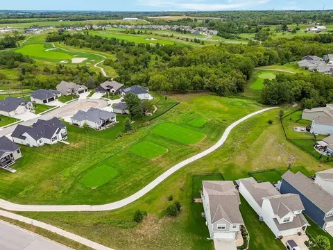 View/Area - 511 Hampstead Dr, Raymore, MO 64083 photo 3 of 9