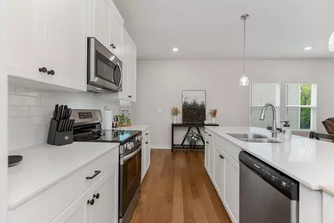 Kitchen - 511 Hampstead Dr, Raymore, MO 64083 photo 3 of 4