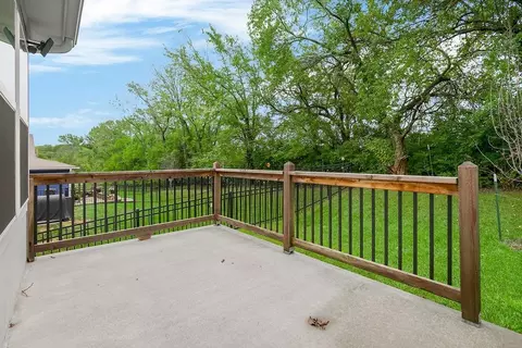 Exterior - 511 Hampstead Dr, Raymore, MO 64083 photo 5 of 7