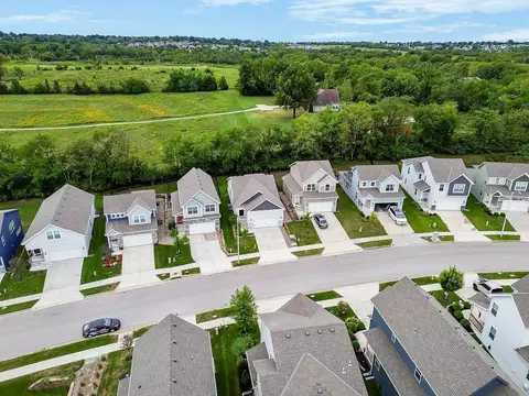 View/Area - 511 Hampstead Dr, Raymore, MO 64083 photo 2 of 9