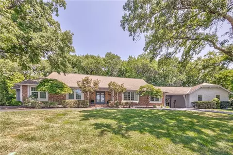 9853 Rosewood Dr, Overland Park, KS 66207