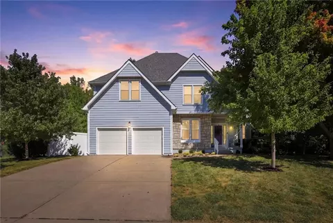 6913 Red Oak Dr, Shawnee, KS 66217