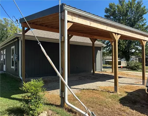 Exterior - 413 E 2nd St, Ottawa, KS 66067 photo 7 of 9