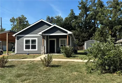 Exterior - 413 E 2nd St, Ottawa, KS 66067 photo 8 of 9