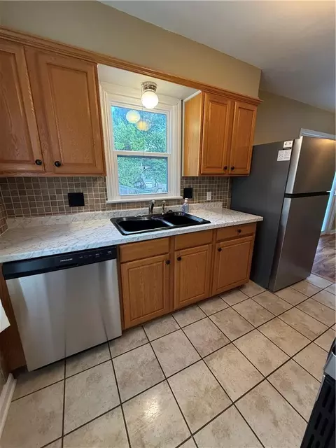 Kitchen - 2607 Parallel Ave, Saint Joseph, MO 64506 photo 4 of 6