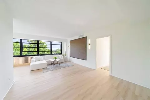 333 W Meyer Blvd #512, Kansas City, MO 64113