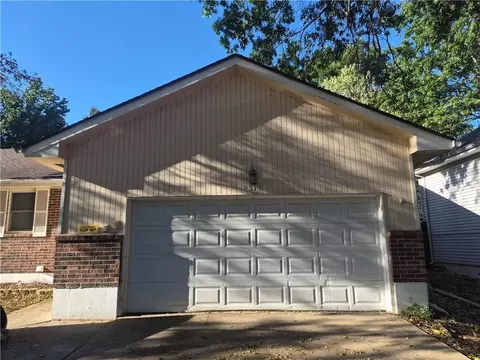 Exterior - 9310 E 83rd St, Raytown, MO 64138 photo 2 of 3