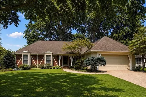 9312 Alhambra St, Prairie Village, KS 66207
