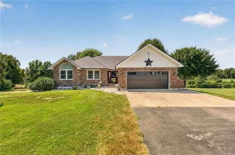 14318 Kimberly Dr, Excelsior Springs, MO 64024