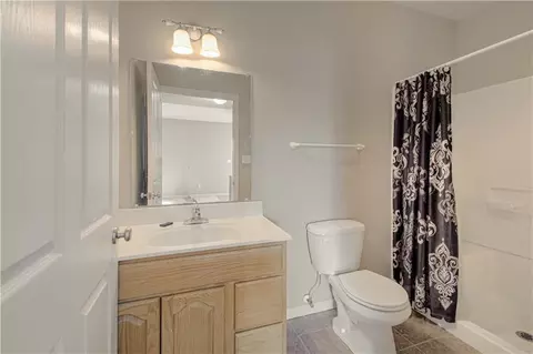 Bath - 1706 Bluebird Ct, Atchison, KS 66002 photo 3 of 3