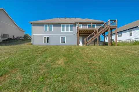 Exterior - 1706 Bluebird Ct, Atchison, KS 66002 photo 5 of 8