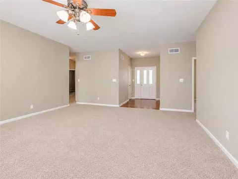 Living - 1706 Bluebird Ct, Atchison, KS 66002 photo 3 of 5