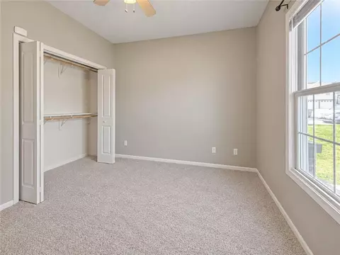 Bedroom - 1706 Bluebird Ct, Atchison, KS 66002 photo 7 of 8