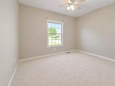 Bedroom - 1706 Bluebird Ct, Atchison, KS 66002 photo 4 of 8