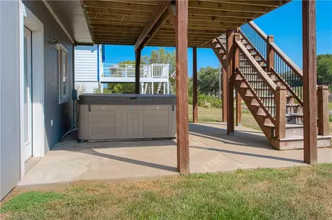 Exterior - 1706 Bluebird Ct, Atchison, KS 66002 photo 4 of 8