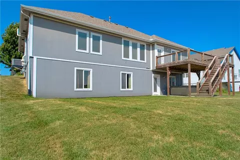 Exterior - 1706 Bluebird Ct, Atchison, KS 66002 photo 7 of 8