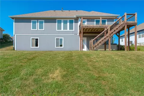 Exterior - 1706 Bluebird Ct, Atchison, KS 66002 photo 6 of 8