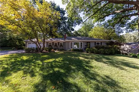 5401 W 65 Pl, Prairie Village, KS 66202