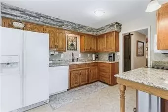 Kitchen - 12905 Quail Rdg, Lees Summit, MO 64086 photo 2 of 2