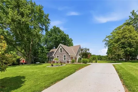 Exterior - 12905 Quail Rdg, Lees Summit, MO 64086 photo 2 of 8