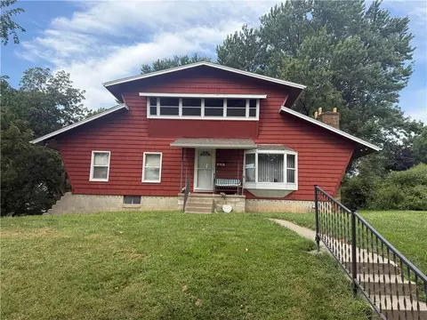 2504 Shirley Dr, Saint Joseph, MO 64503