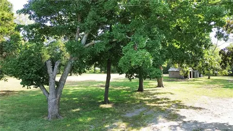 604 E Walnut St, Blue Mound, KS 66010 photo 3