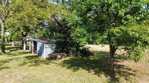 604 E Walnut St, Blue Mound, KS 66010 photo 6