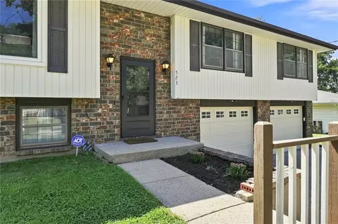 523 Pennsylvania St, Leavenworth, KS 66048