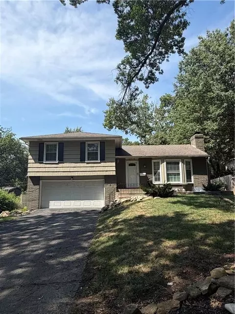 8810 W 72nd Ter, Merriam, KS 66204