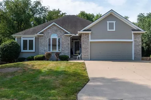 1106 SW Southcrest Dr, Blue Springs, MO 64015