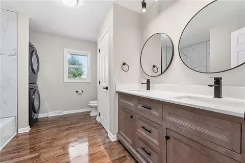 Bath - 1010 Wesley Ave, Raymore, MO 64083 photo 2 of 2