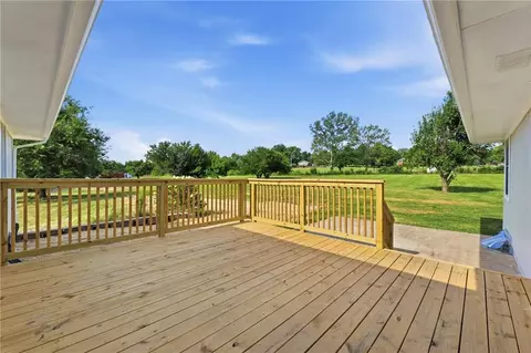 Exterior - 1010 Wesley Ave, Raymore, MO 64083 photo 3 of 4